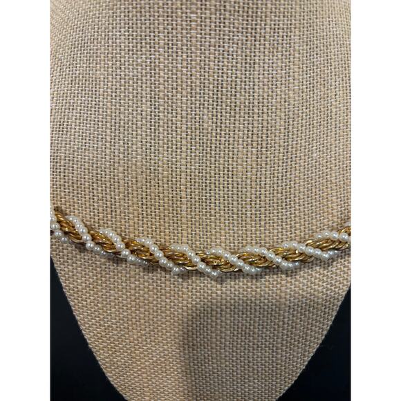 Vintage Casual Corner Gold Tone Statement Necklace Chain with Faux Pearls - Picture 4 of 4